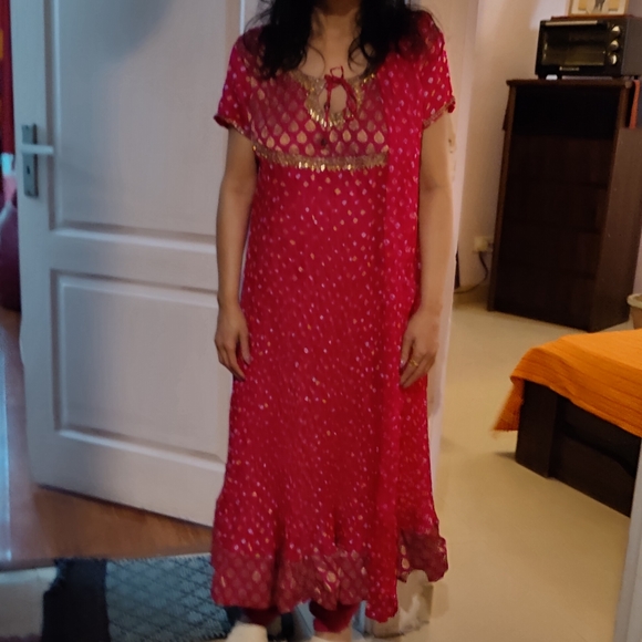 Bandhej Silk Suit - Picture 9 of 10